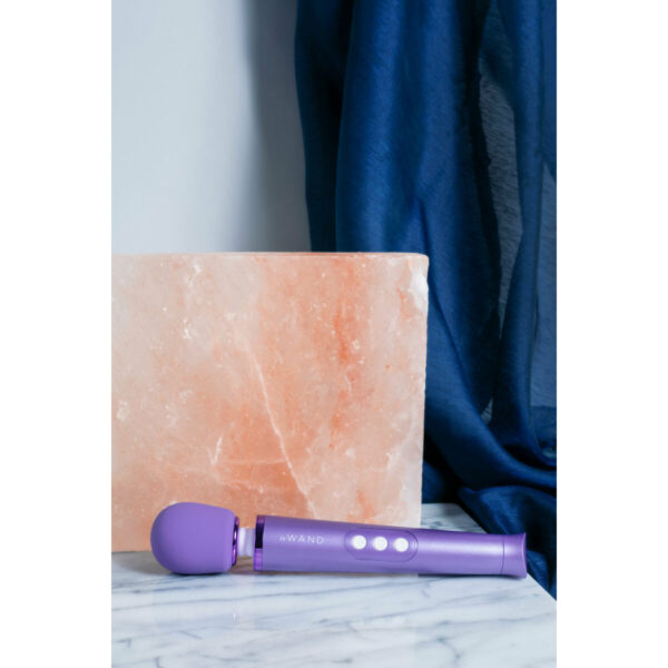 masażer Petite Le Wand Fioletowy - obrazek 8